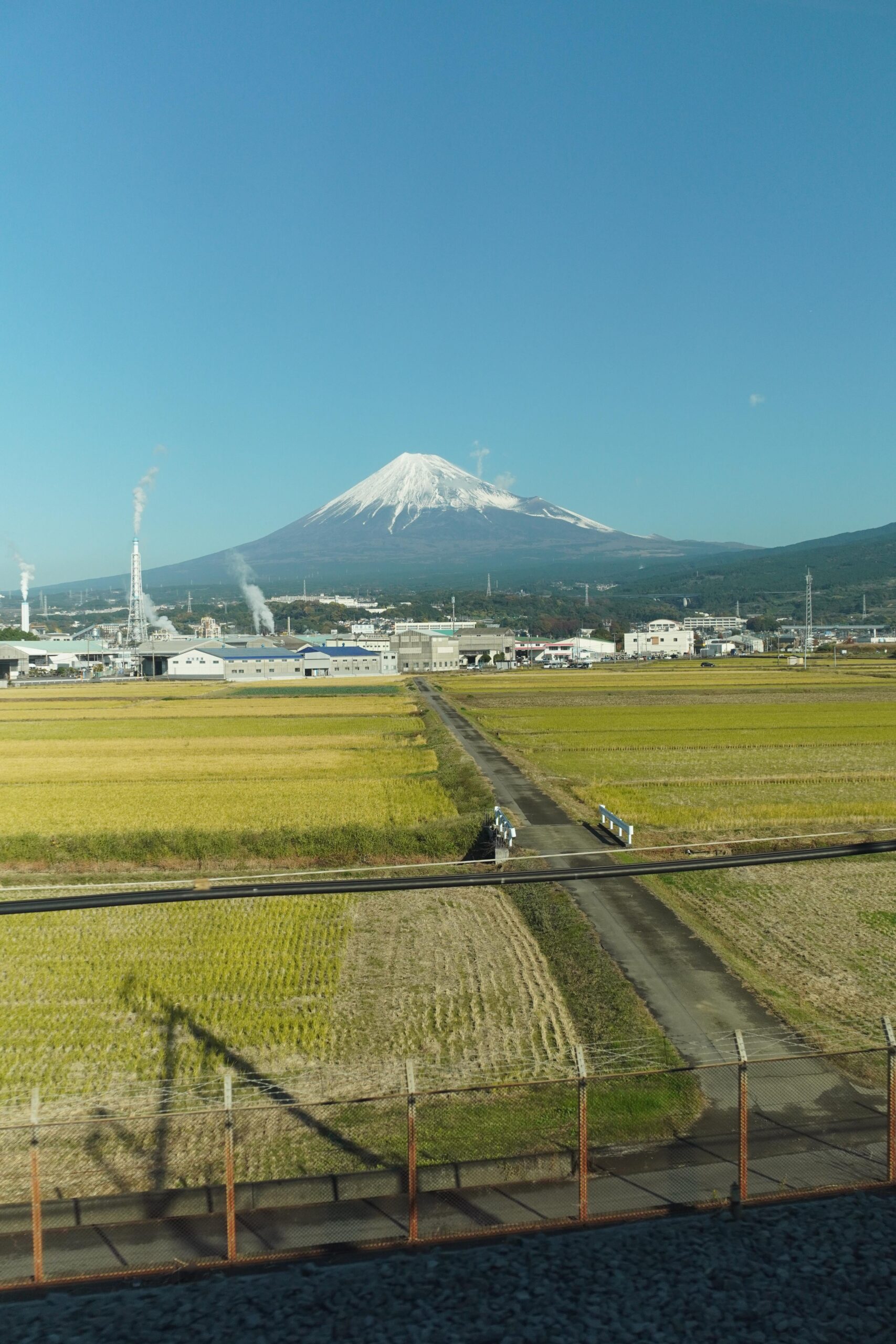 東京と富士山のミニチュア風写真集: 「最初の写真はゴジラ視点」