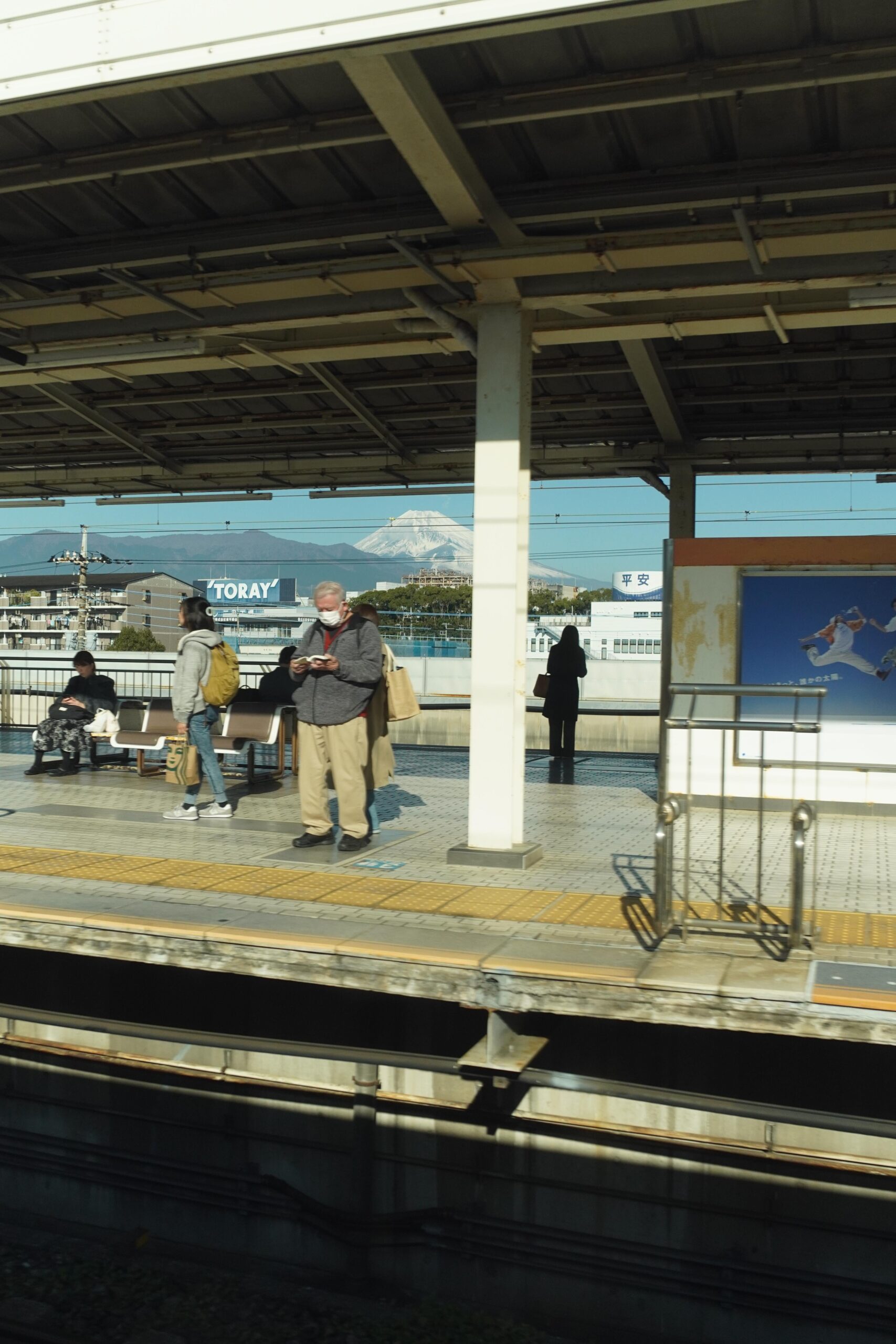 東京と富士山のミニチュア風写真集: 「最初の写真はゴジラ視点」
