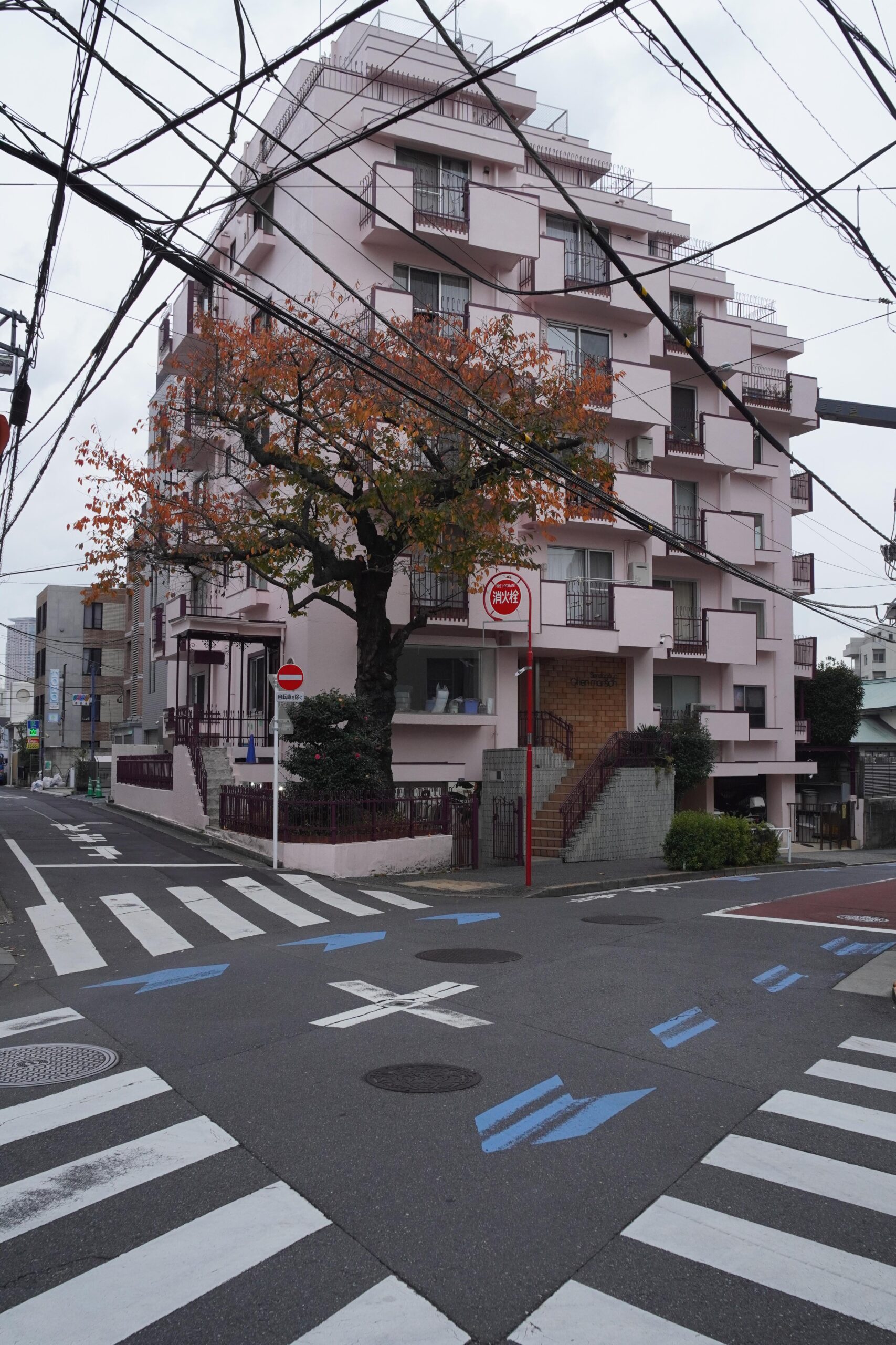 東京と富士山のミニチュア風写真集: 「最初の写真はゴジラ視点」