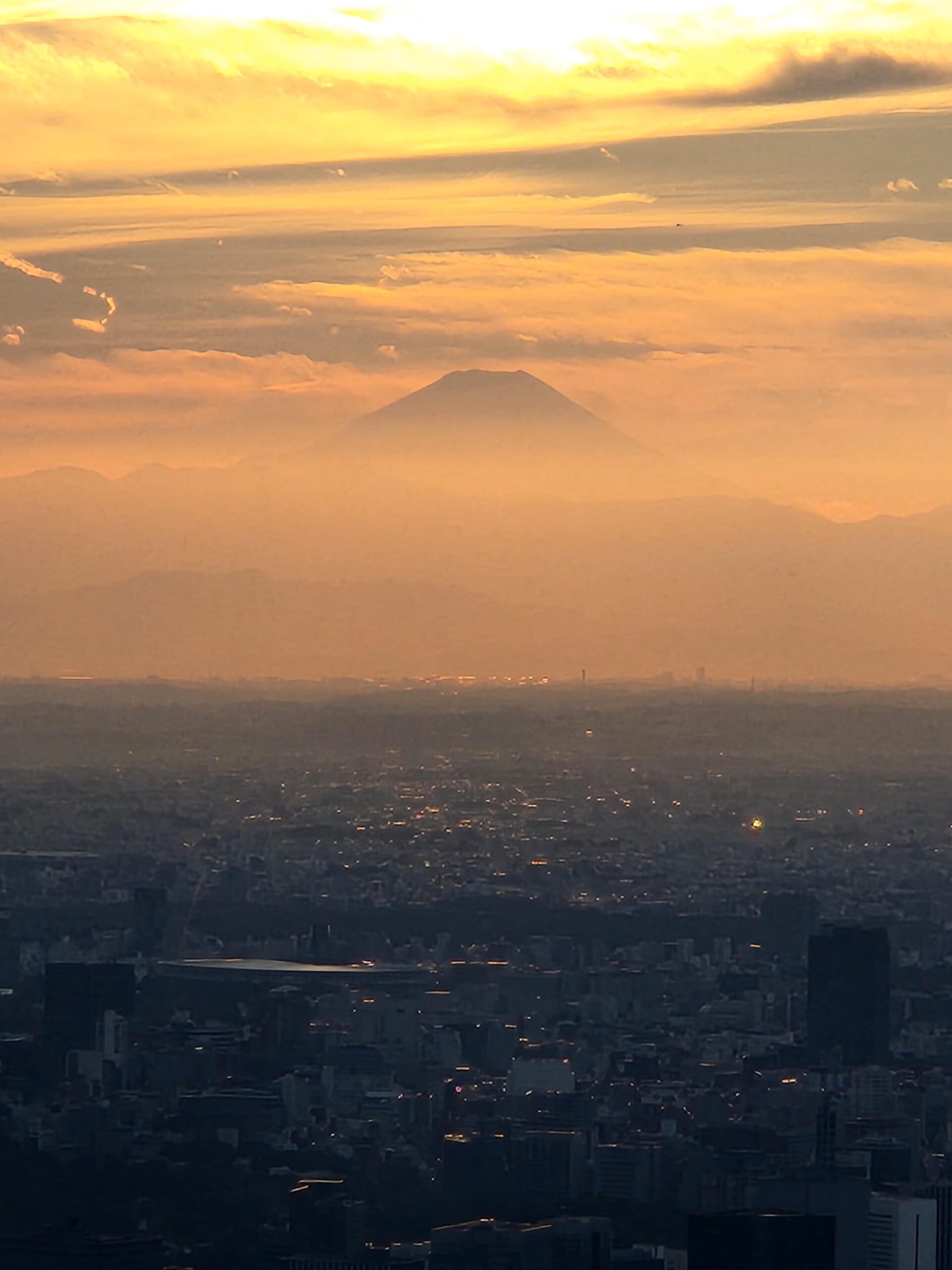 東京スカイツリーから見た富士山写真: 「壁紙素材だ」