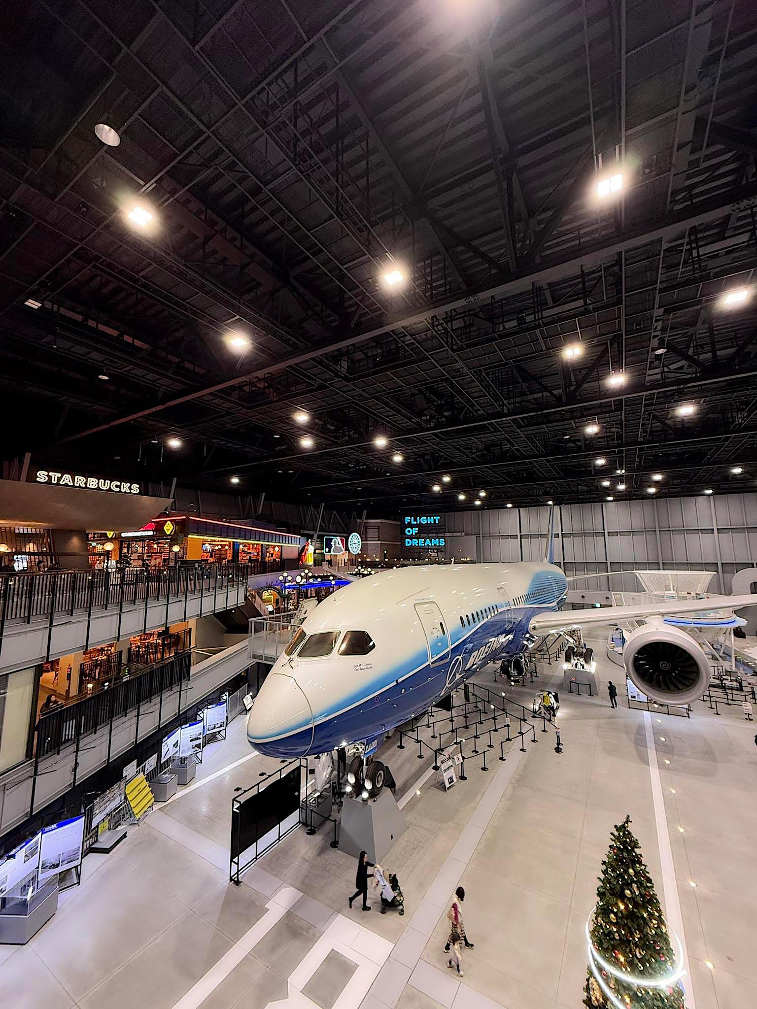 名古屋で787の夢を体験「空を飛ぶものが近くにあるのが驚き！」